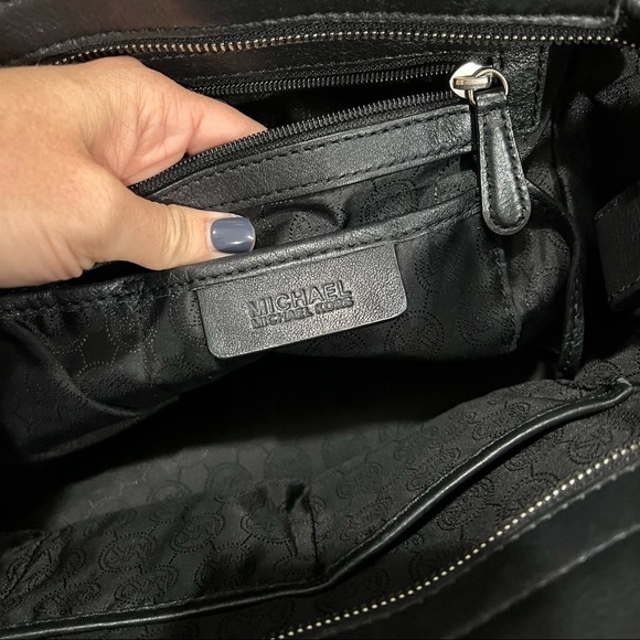 Michael Kors Sophie Saffiano Pebbled Leather Bag - Picture 10 of 11